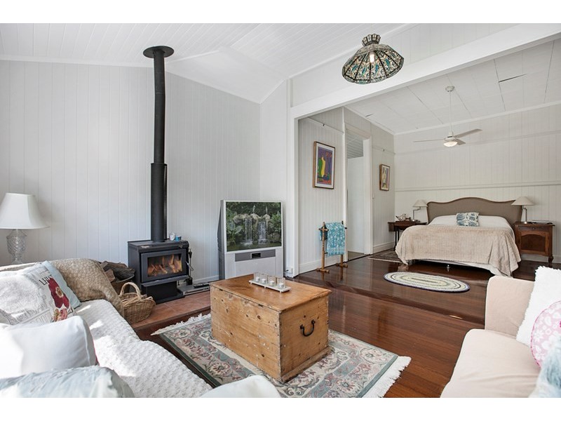 22 Gordon Parade, Manly QLD 4179