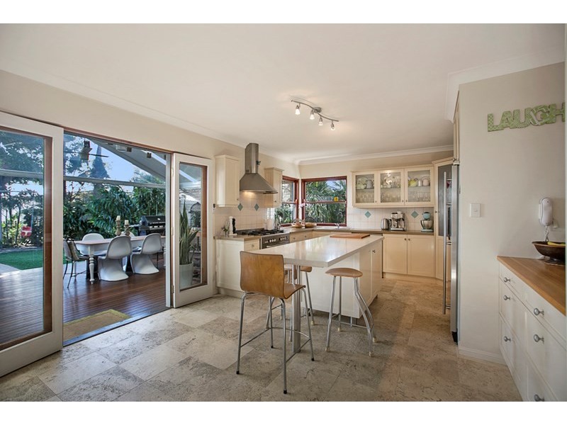 22 Gordon Parade, Manly QLD 4179