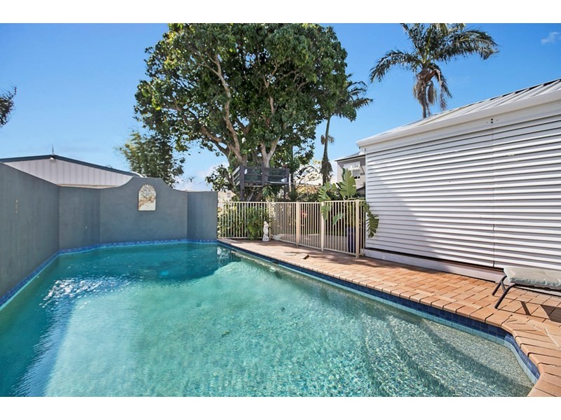 22 Gordon Parade, Manly QLD 4179