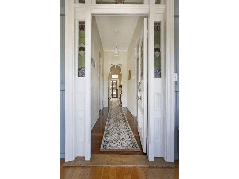 22 Gordon Parade, Manly QLD 4179