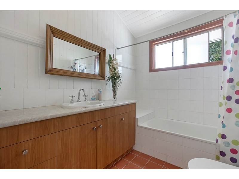 22 Gordon Parade, Manly QLD 4179