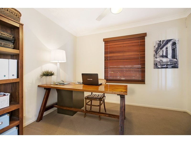 22 Gordon Parade, Manly QLD 4179