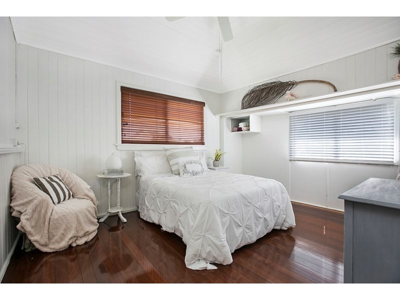22 Gordon Parade, Manly QLD 4179