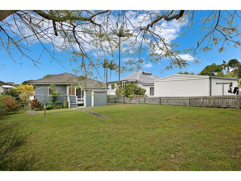 25 Montrose Parade, Wynnum West QLD 4178