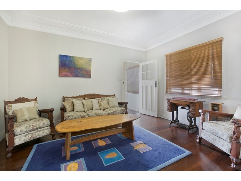 25 Montrose Parade, Wynnum West QLD 4178