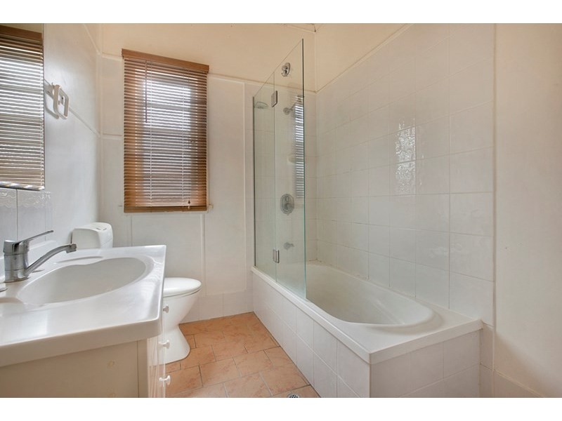 25 Montrose Parade, Wynnum West QLD 4178