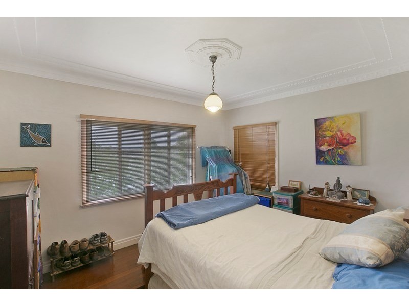 25 Montrose Parade, Wynnum West QLD 4178