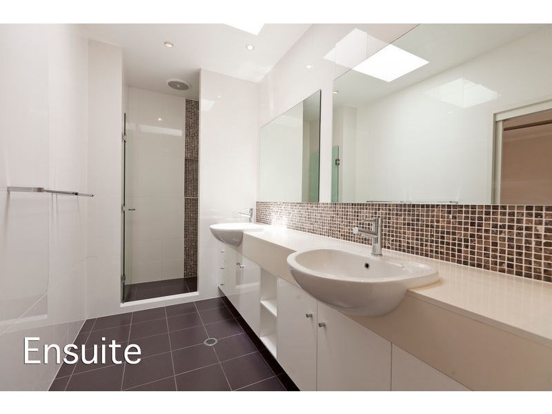 100 Melville Terrace, Manly QLD 4179