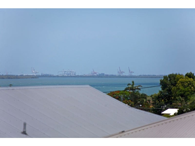 100 Melville Terrace, Manly QLD 4179