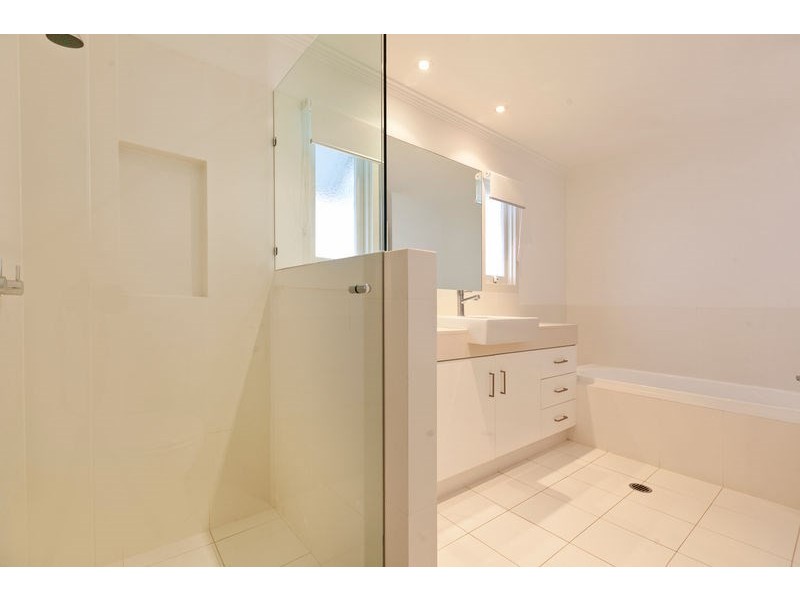 100 Melville Terrace, Manly QLD 4179