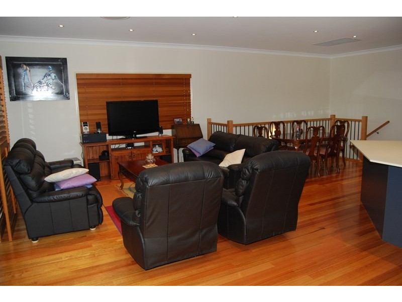 27 Davidson Street, Wynnum QLD 4178