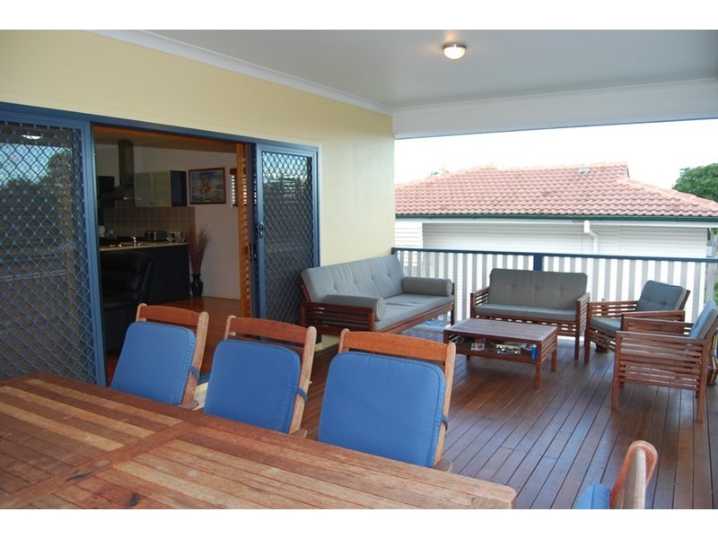 27 Davidson Street, Wynnum QLD 4178