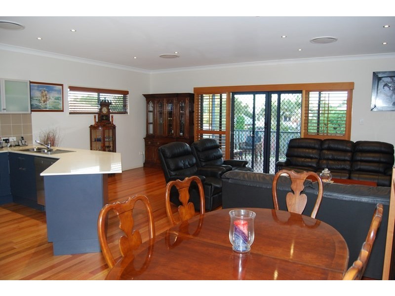 27 Davidson Street, Wynnum QLD 4178