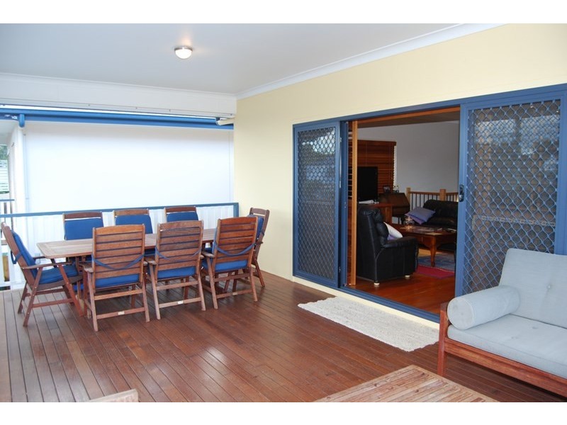 27 Davidson Street, Wynnum QLD 4178