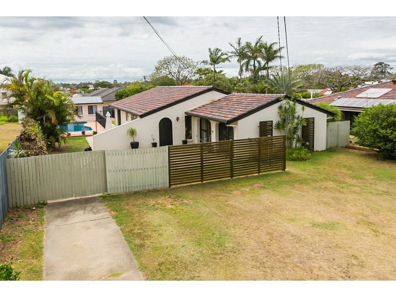 12 GREGGOR Street, Wynnum West QLD 4178