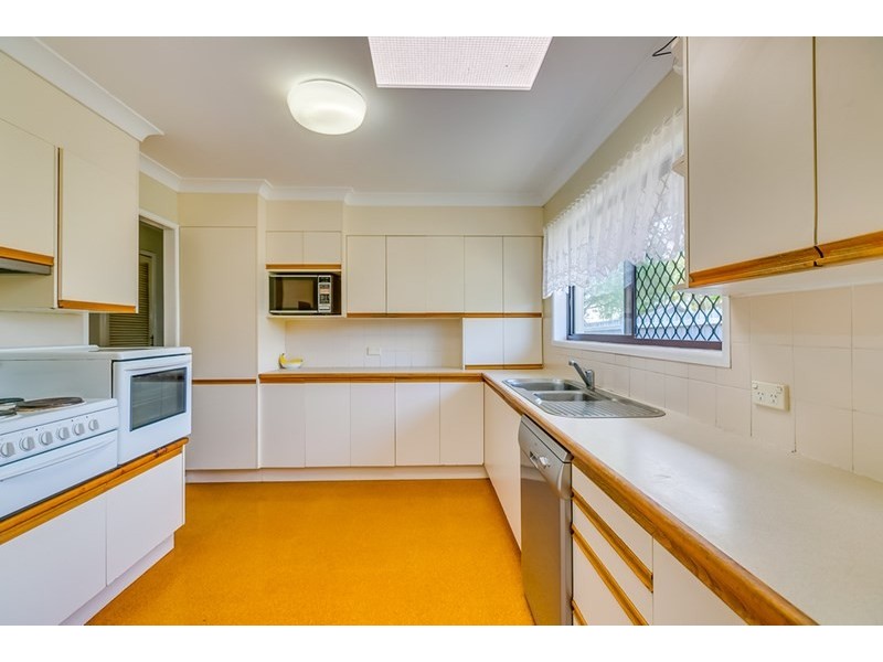 12 GREGGOR Street, Wynnum West QLD 4178