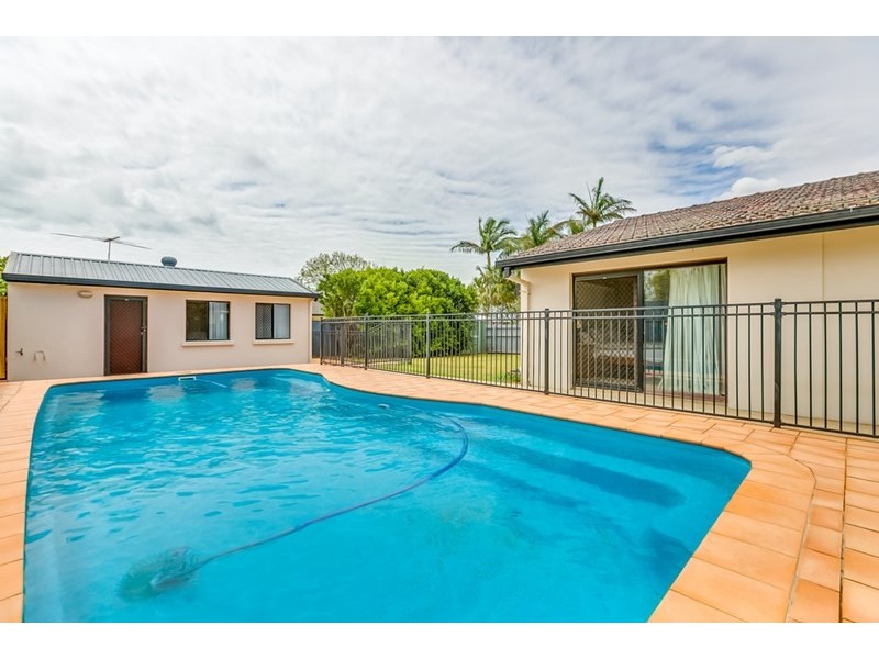 12 GREGGOR Street, Wynnum West QLD 4178