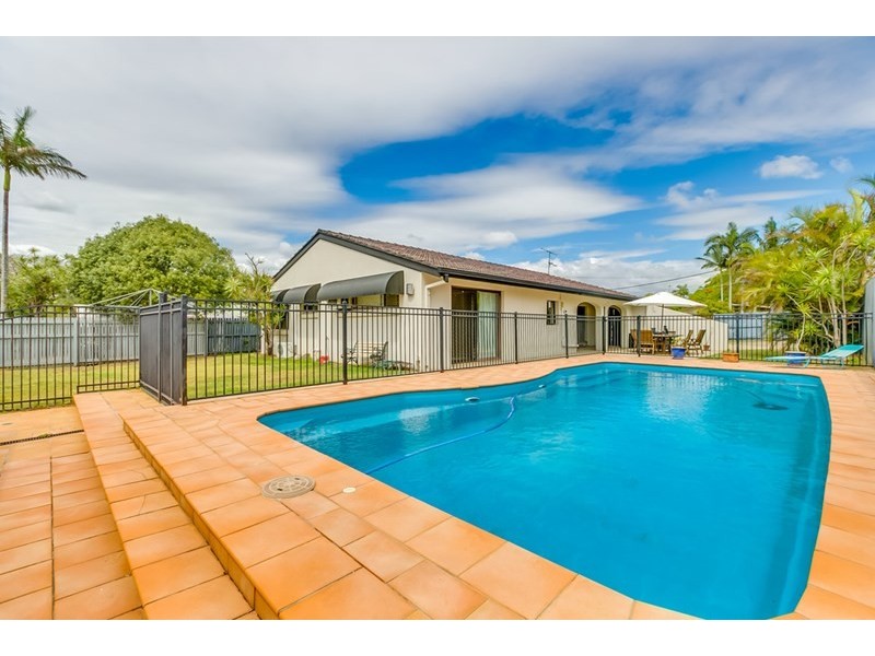 12 GREGGOR Street, Wynnum West QLD 4178