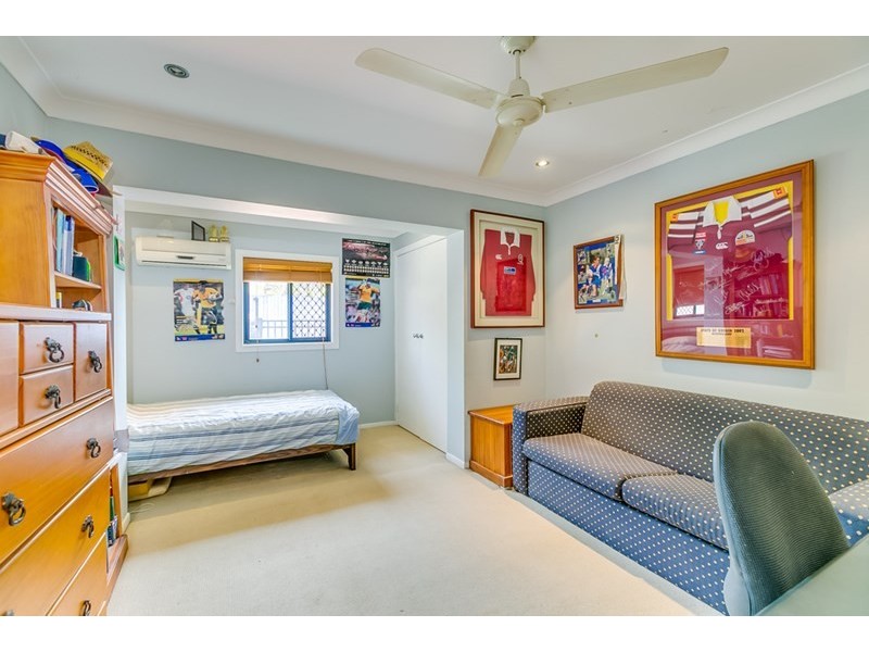 12 GREGGOR Street, Wynnum West QLD 4178