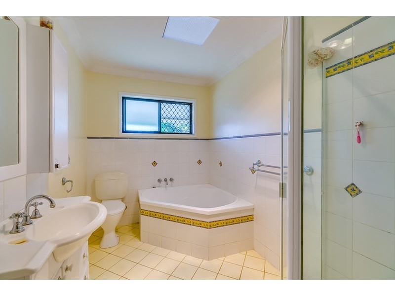 12 GREGGOR Street, Wynnum West QLD 4178