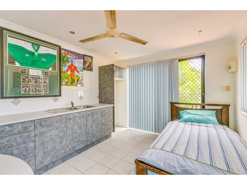 12 GREGGOR Street, Wynnum West QLD 4178