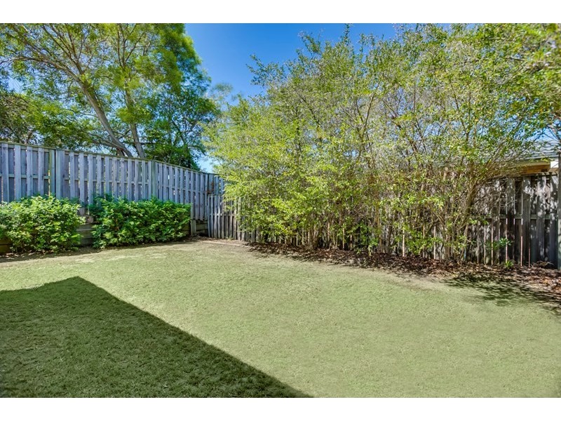 7 HOLLAND Crescent, Wynnum West QLD 4178