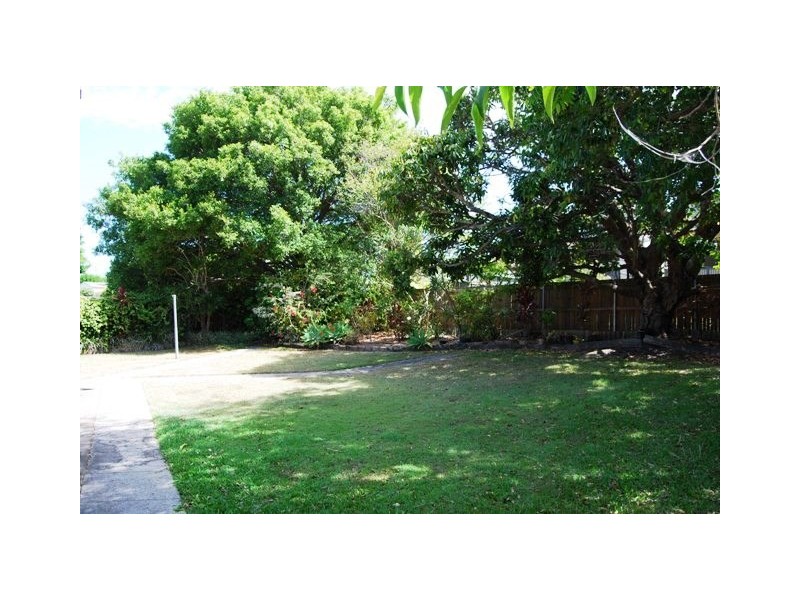 15 Wood Street, Manly QLD 4179