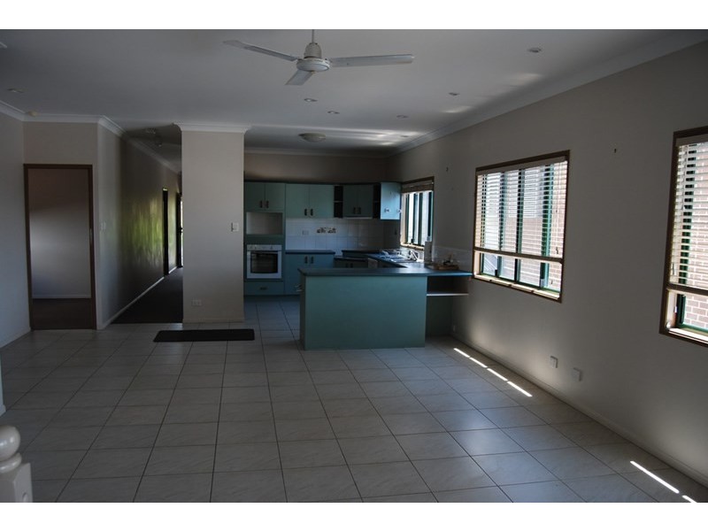 16 Madgwick Street, Wynnum QLD 4178