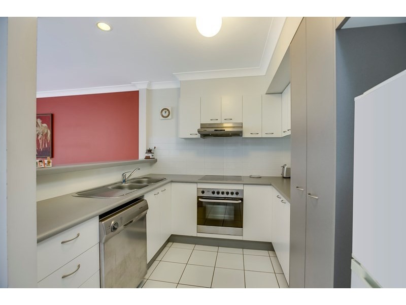 2/83 Dibar Street, Wynnum QLD 4178