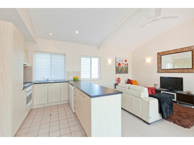 8/26 Yamboyna Street, Manly QLD 4179