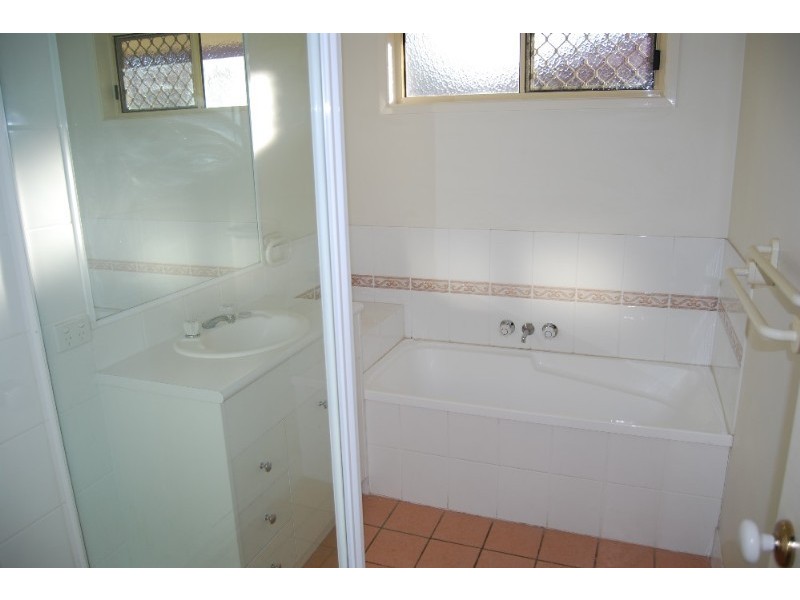 20 Holland Crescent, Wynnum West QLD 4178