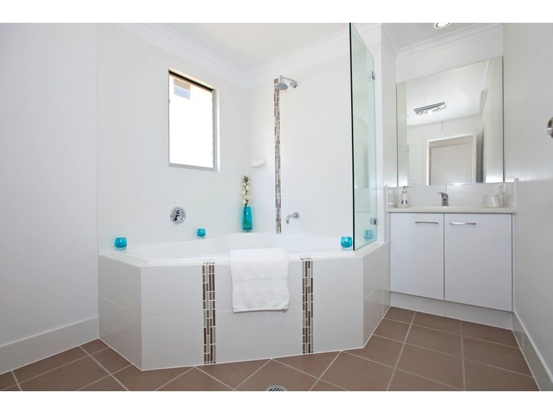 104 Gordon Parade, Manly QLD 4179