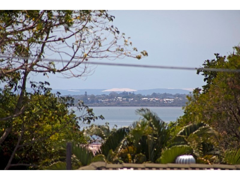 104 Gordon Parade, Manly QLD 4179