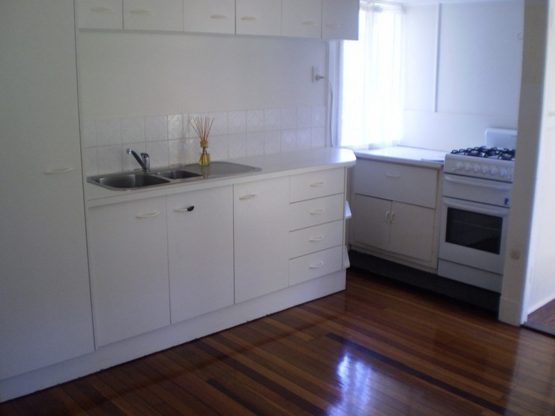 10 Crown Street, Wynnum QLD 4178