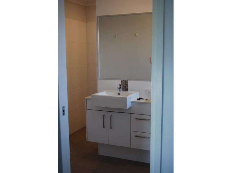 70 Kitchener Street, Wynnum QLD 4178