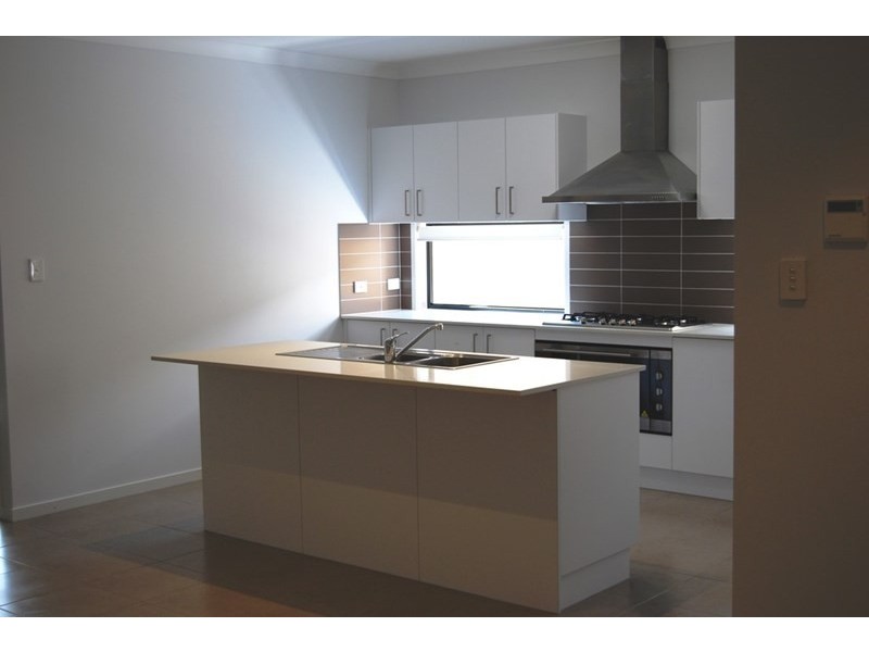 70 Kitchener Street, Wynnum QLD 4178