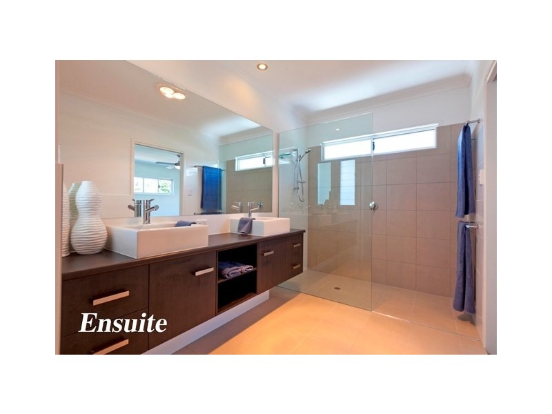 35 Seabreeze Road, Manly West QLD 4179