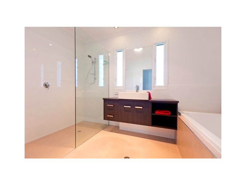 35 Seabreeze Road, Manly West QLD 4179