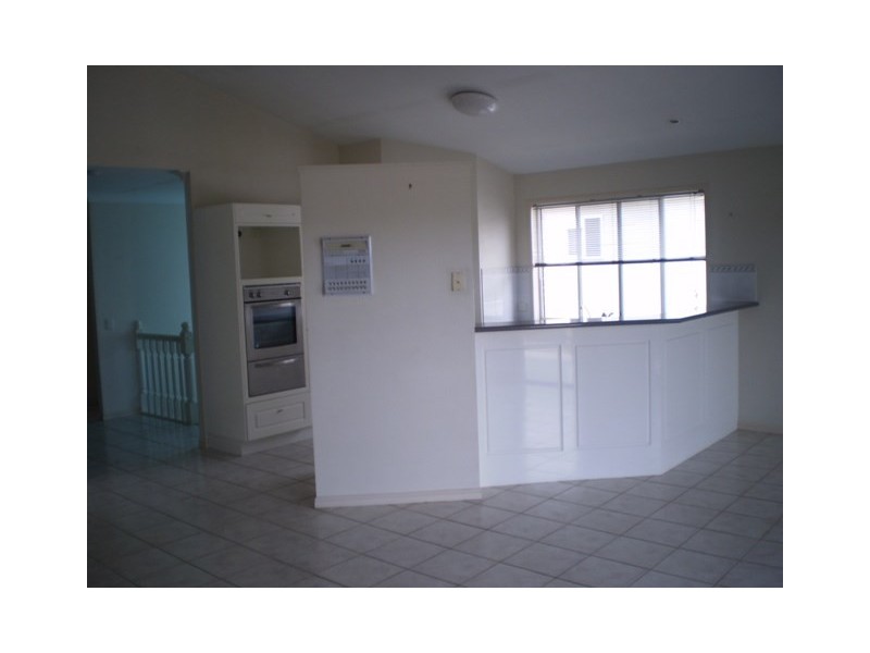 799 Esplanade, Lota QLD 4179