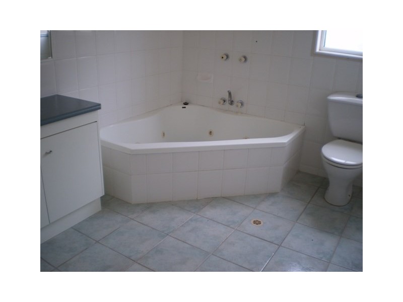 799 Esplanade, Lota QLD 4179