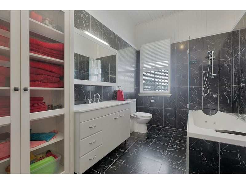 129 Glenora Street, Wynnum QLD 4178