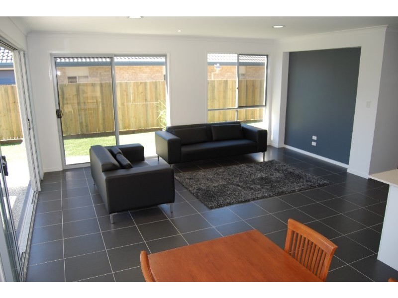 11 Sylvateere Crescent, Wakerley QLD 4154
