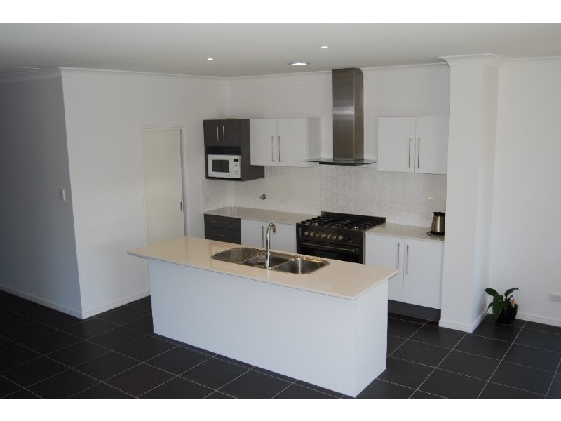 11 Sylvateere Crescent, Wakerley QLD 4154