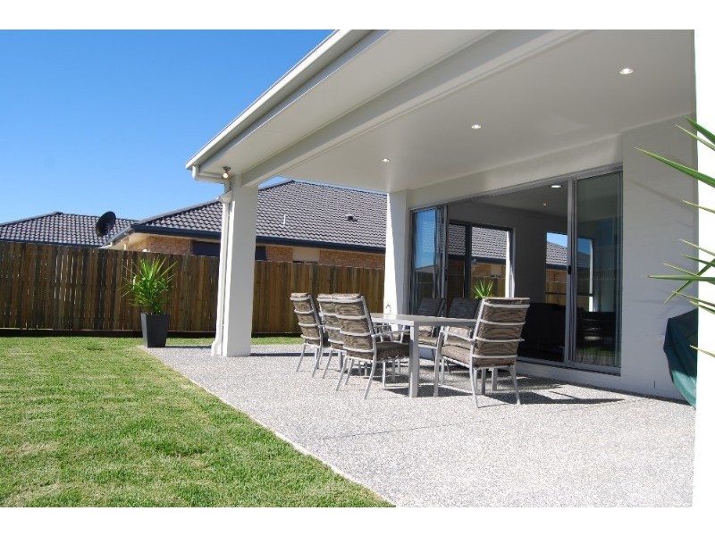 11 Sylvateere Crescent, Wakerley QLD 4154