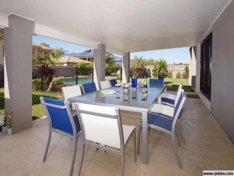 15 Fennessy Close, Wakerley QLD 4154