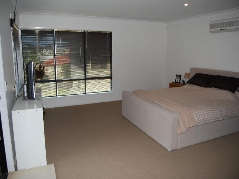 15 Fennessy Close, Wakerley QLD 4154