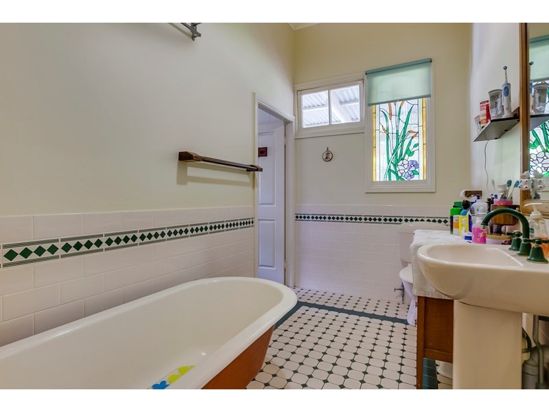 2105 Wynnum Road, Wynnum West QLD 4178