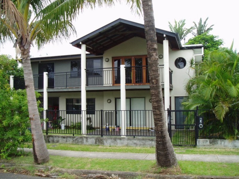 211 Gordon Parade, Manly QLD 4179