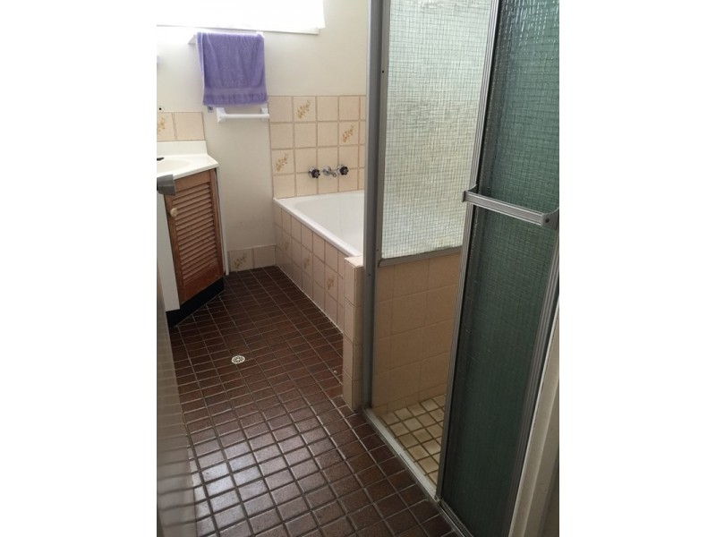 98 CLARA Street, Wynnum QLD 4178