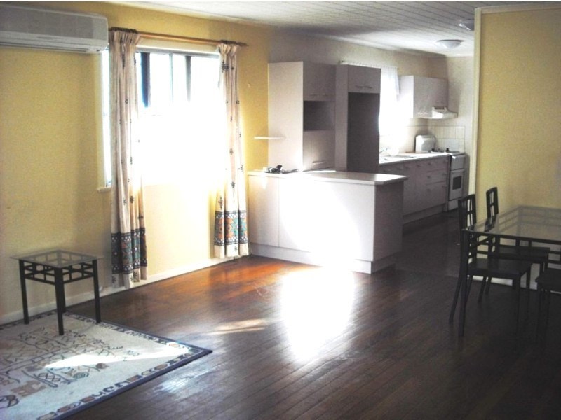 44 ROSENEATH Parade, Wynnum West QLD 4178